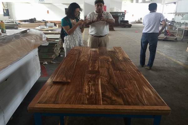 hand scraped Golden acacia wood flooring