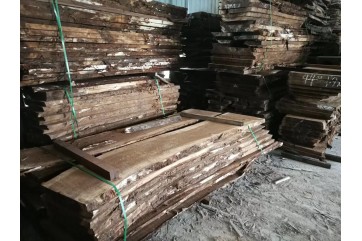 KD12% acacia rough sawn lumber plank from China