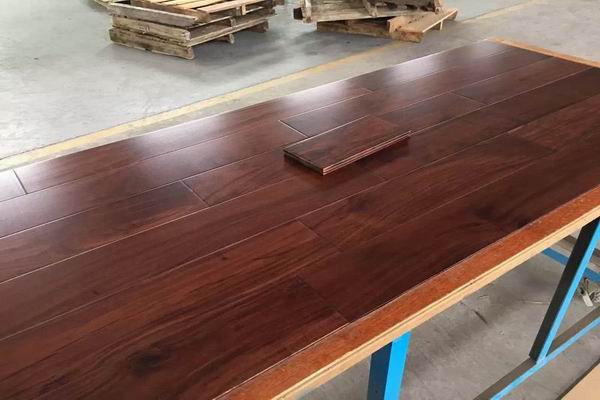 staining acacia wood