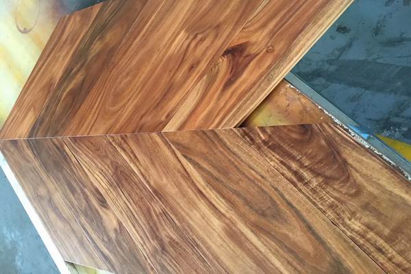 golden parquet - chevron acacia